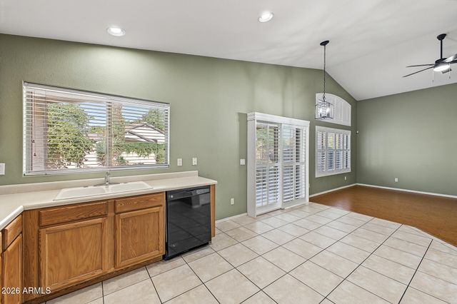 2742 S CAMELLIA Court, Chandler, AZ 85286