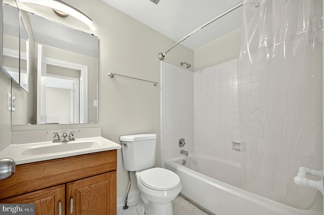 8227 GOLDSTREAM CT, Vienna, VA 22182