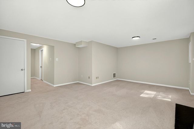 8227 GOLDSTREAM CT, Vienna, VA 22182