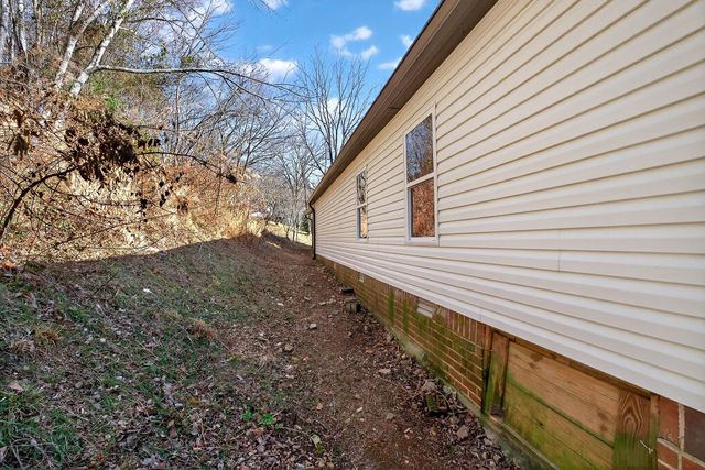 593 Cedar Bend Rd, Beechgrove, TN 37018