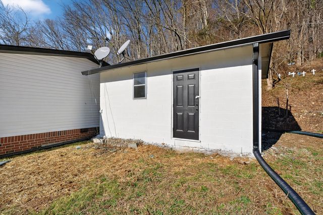 593 Cedar Bend Rd, Beechgrove, TN 37018