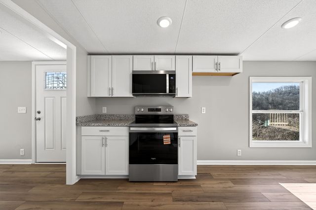 593 Cedar Bend Rd, Beechgrove, TN 37018