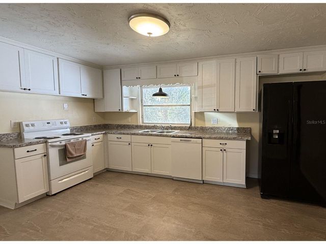 13725 10TH STREET, Dade City, FL 33525