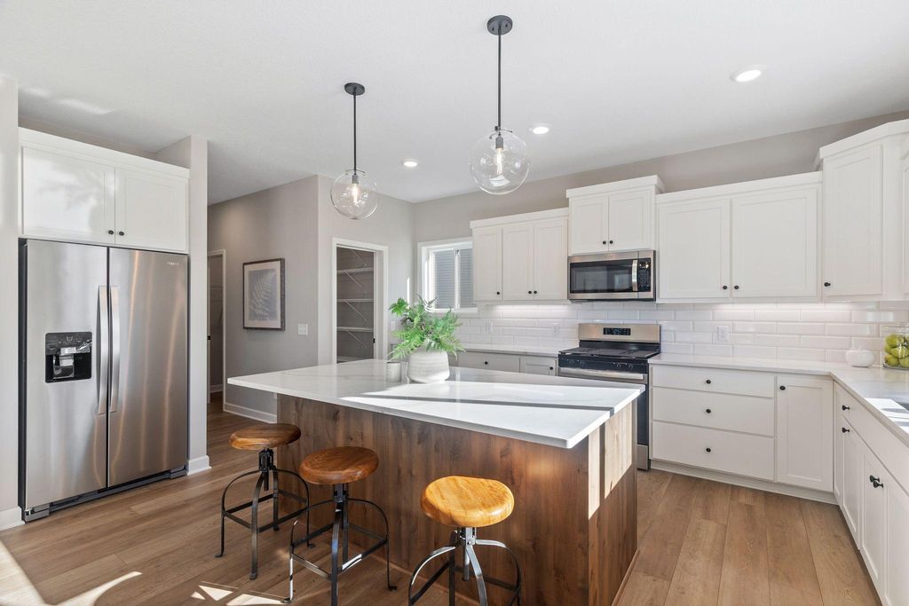 7080 183rd Street W, Lakeville, MN 55044