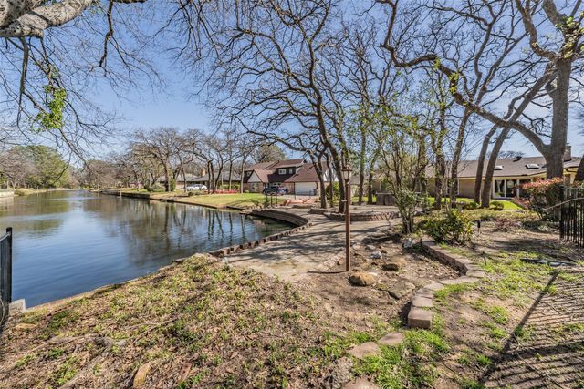 2415 Lakeview Circle, Arlington, TX 76013