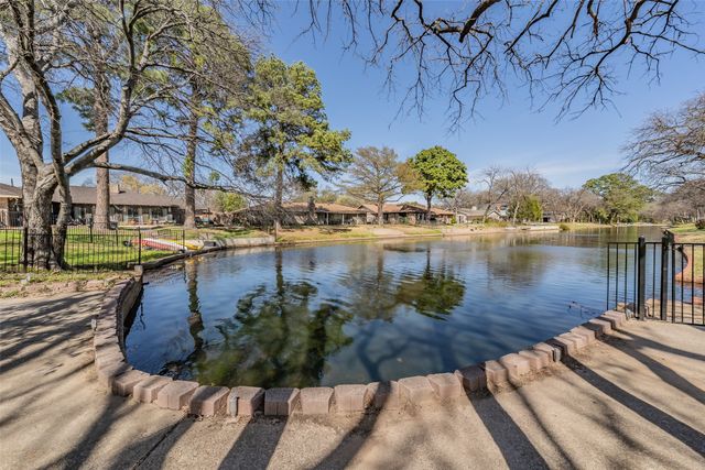 2415 Lakeview Circle, Arlington, TX 76013