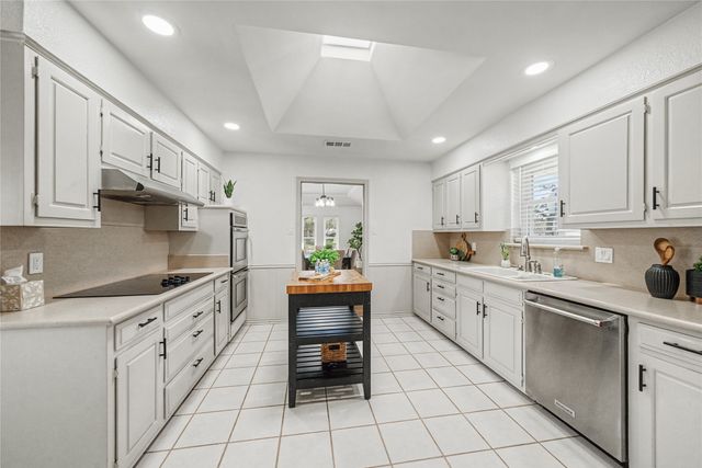 2415 Lakeview Circle, Arlington, TX 76013