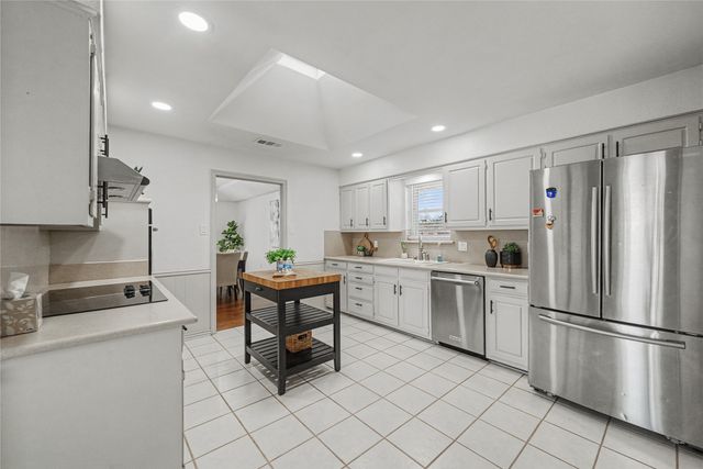 2415 Lakeview Circle, Arlington, TX 76013