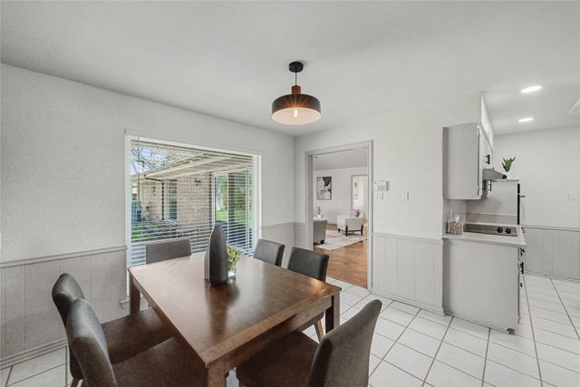 2415 Lakeview Circle, Arlington, TX 76013