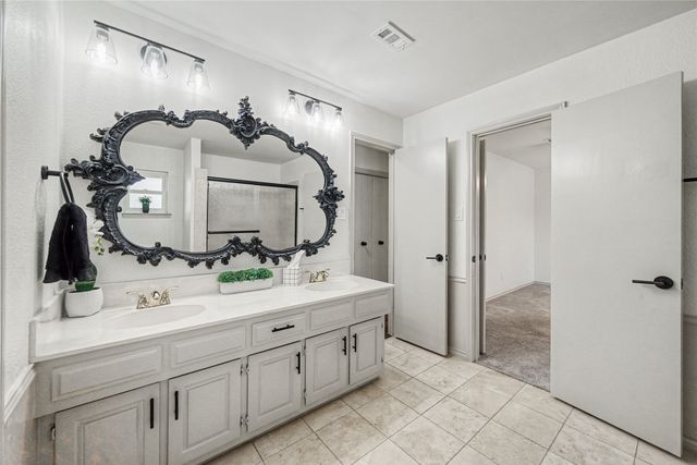 2415 Lakeview Circle, Arlington, TX 76013