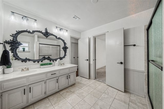 2415 Lakeview Circle, Arlington, TX 76013