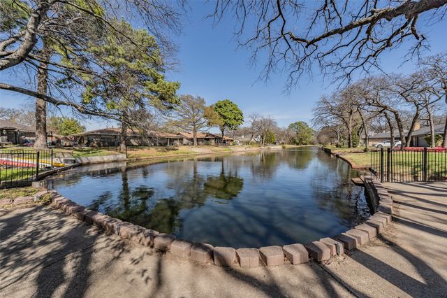 2415 Lakeview Circle, Arlington, TX 76013