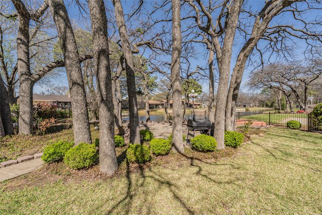 2415 Lakeview Circle, Arlington, TX 76013