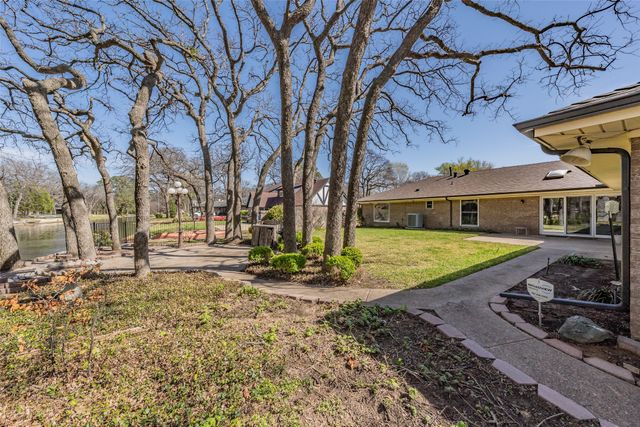 2415 Lakeview Circle, Arlington, TX 76013
