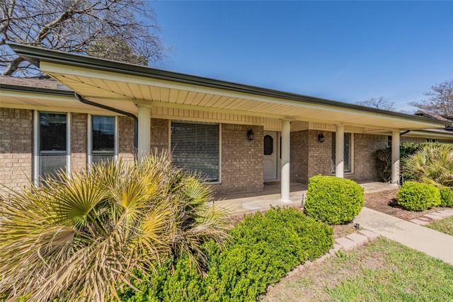 2415 Lakeview Circle, Arlington, TX 76013