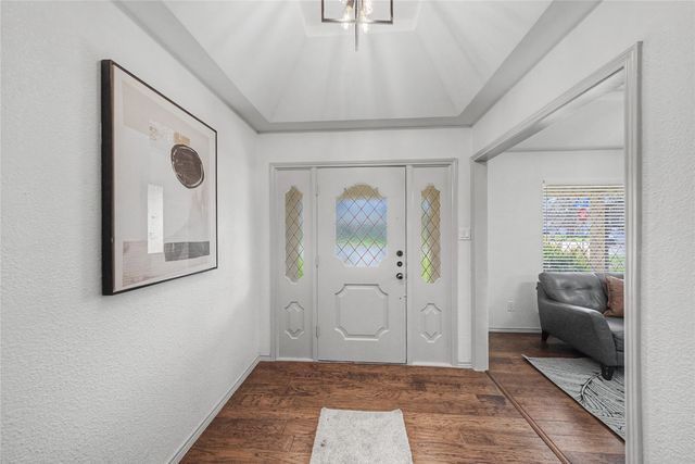 2415 Lakeview Circle, Arlington, TX 76013