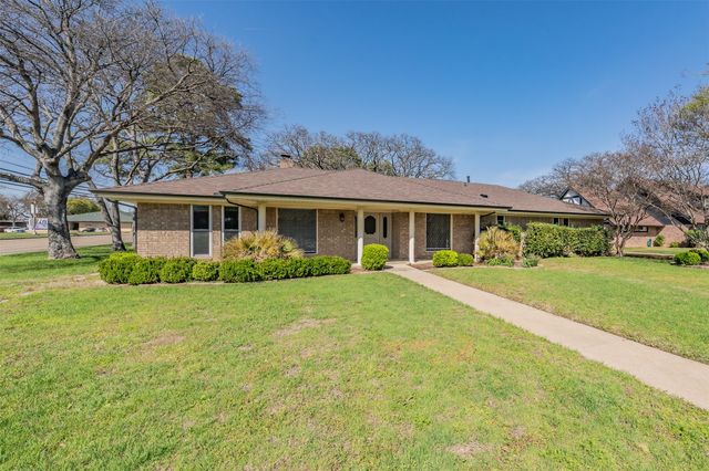 2415 Lakeview Circle, Arlington, TX 76013