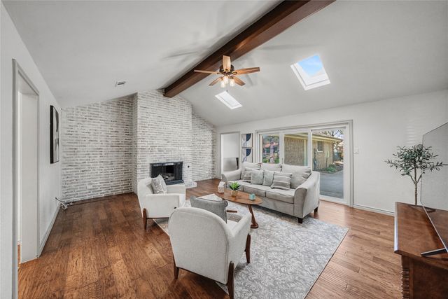 2415 Lakeview Circle, Arlington, TX 76013