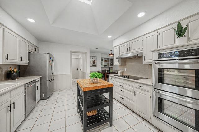 2415 Lakeview Circle, Arlington, TX 76013