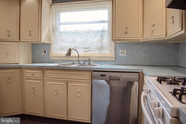 128 MARKET ST E, Williamstown, PA 17098