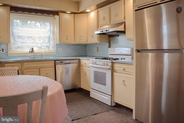 128 MARKET ST E, Williamstown, PA 17098