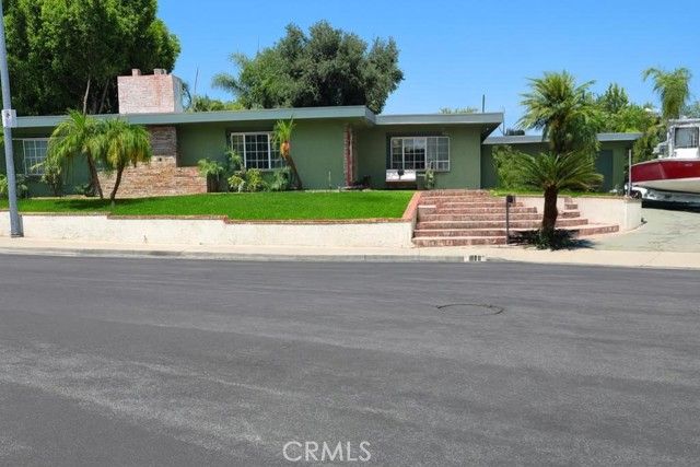 8110 Brownstone Street, Sunland (los Angeles), CA 91040