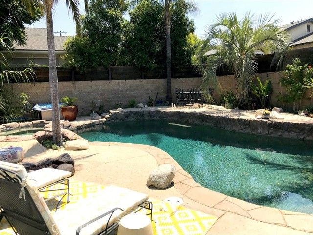 8110 Brownstone Street, Sunland (los Angeles), CA 91040