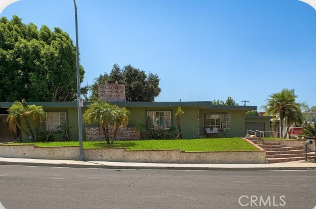 8110 Brownstone Street, Sunland (los Angeles), CA 91040