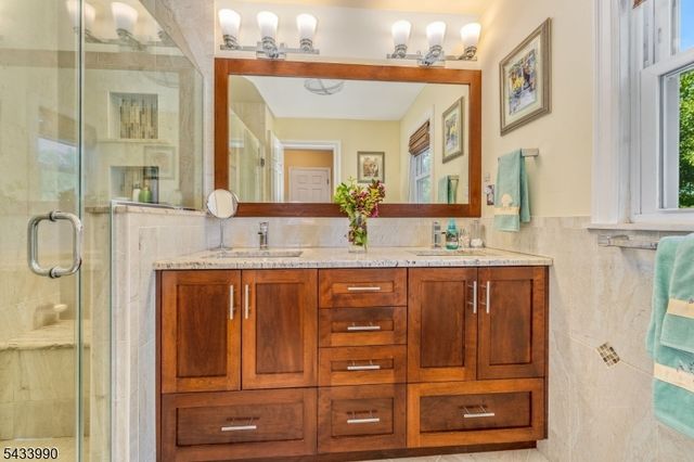 8 Shurts Rd, Readington Twp., NJ 08822