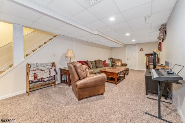 8 Shurts Rd, Readington Twp., NJ 08822