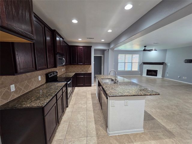 8852 Night Wind Lane, Fort Worth, TX 76244