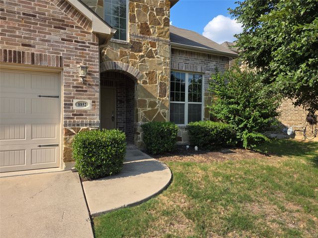 8852 Night Wind Lane, Fort Worth, TX 76244