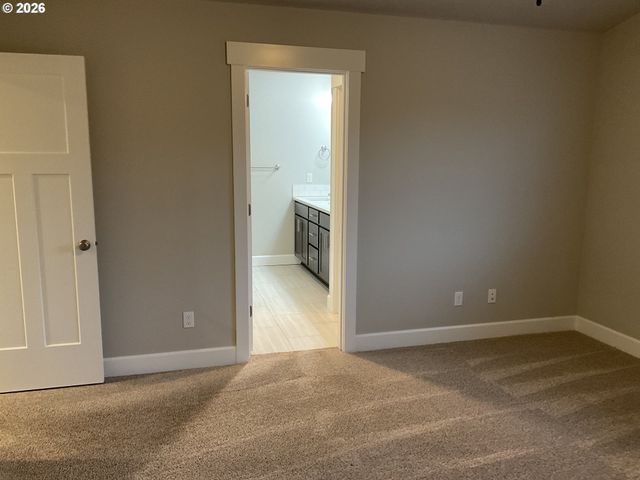 1048 Ne REGAN HILL Loop, Estacada, OR 97023