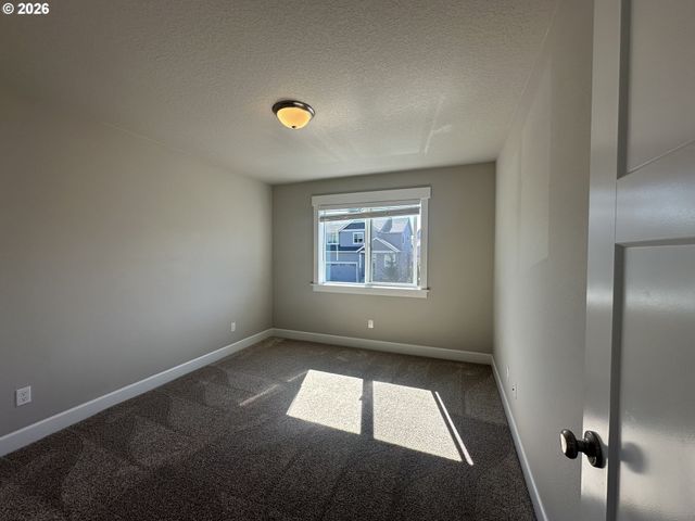 1048 Ne REGAN HILL Loop, Estacada, OR 97023