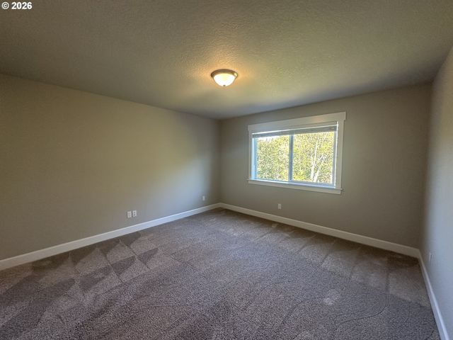 1048 Ne REGAN HILL Loop, Estacada, OR 97023