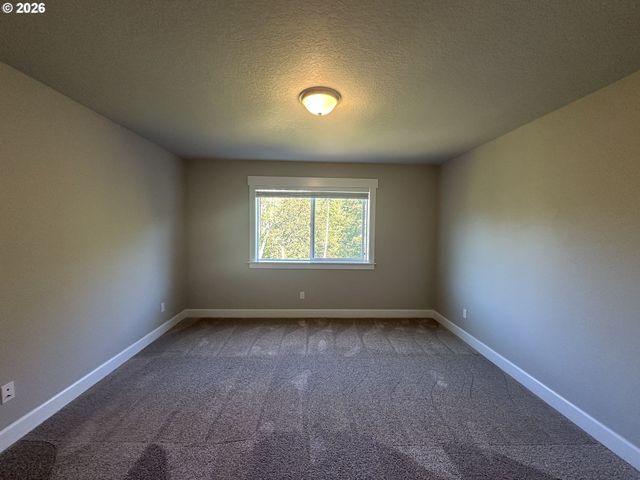 1048 Ne REGAN HILL Loop, Estacada, OR 97023