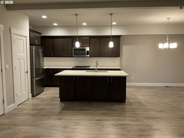 1048 Ne REGAN HILL Loop, Estacada, OR 97023