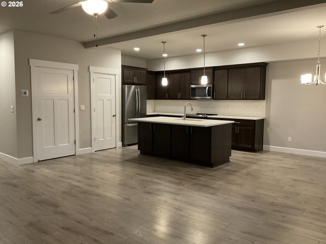 1048 Ne REGAN HILL Loop, Estacada, OR 97023