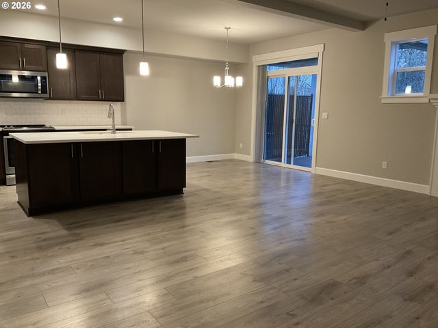 1048 Ne REGAN HILL Loop, Estacada, OR 97023