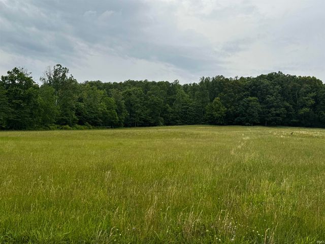 2 E Calvertville Road, Bloomfield, IN 47424