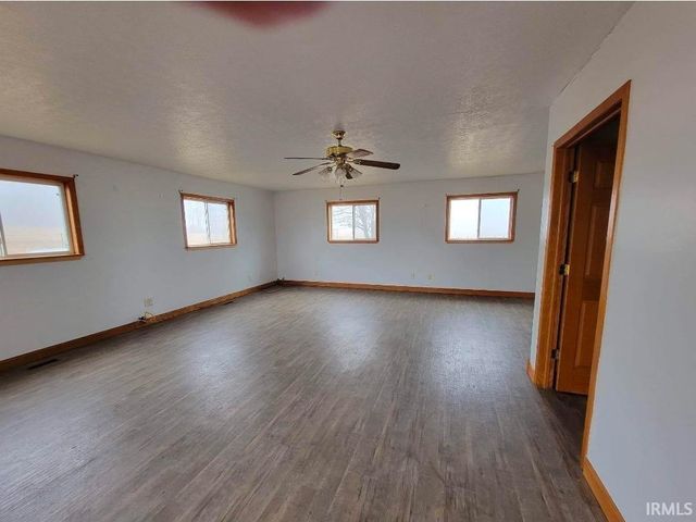 2 E Calvertville Road, Bloomfield, IN 47424