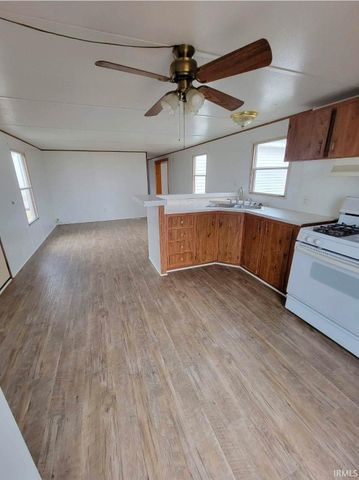 2 E Calvertville Road, Bloomfield, IN 47424