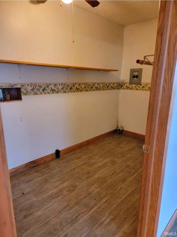 2 E Calvertville Road, Bloomfield, IN 47424