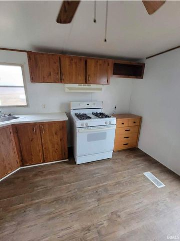 2 E Calvertville Road, Bloomfield, IN 47424