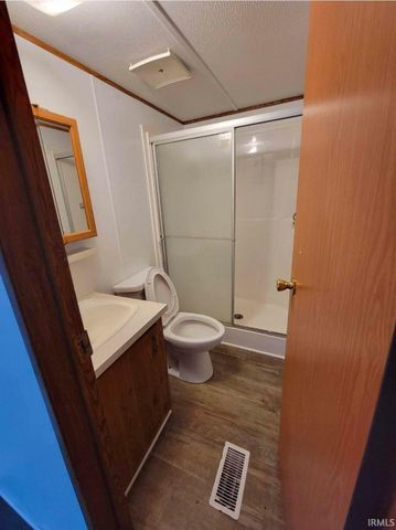 2 E Calvertville Road, Bloomfield, IN 47424