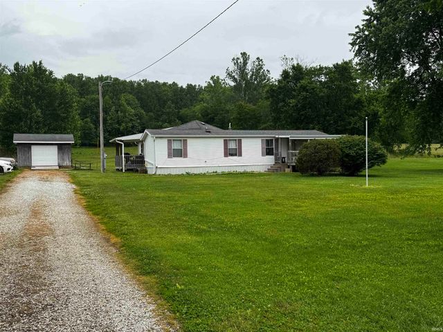 2 E Calvertville Road, Bloomfield, IN 47424