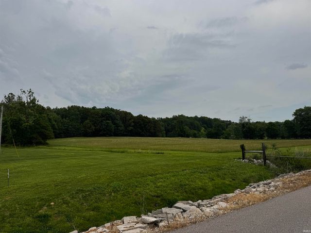 2 E Calvertville Road, Bloomfield, IN 47424