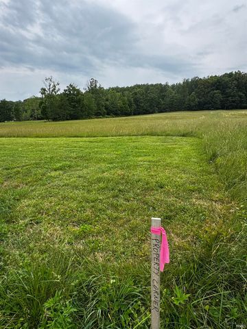 2 E Calvertville Road, Bloomfield, IN 47424