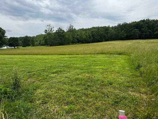 2 E Calvertville Road, Bloomfield, IN 47424