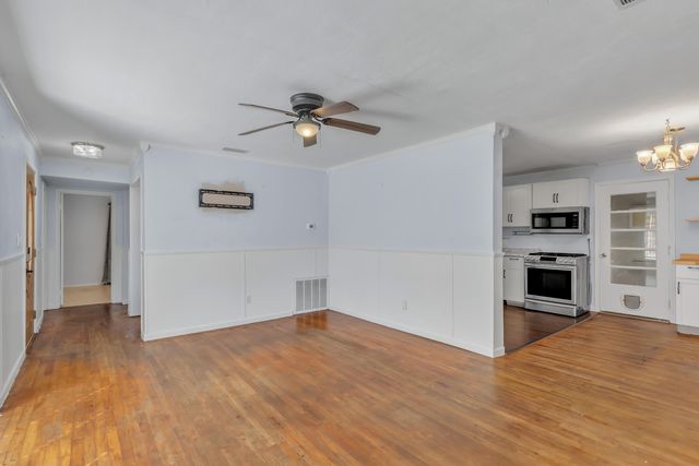 348 Chicago Avenue, Valparaiso, FL 32580